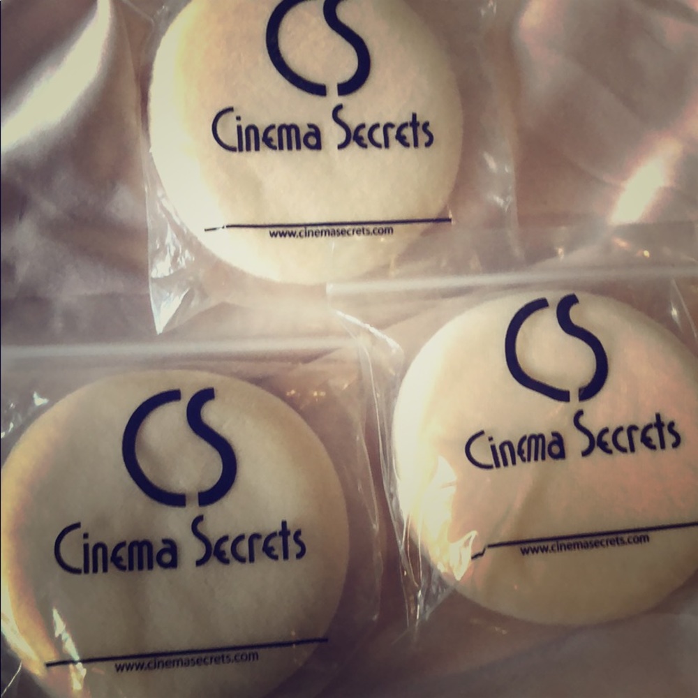 Cinema Secrets professional powder puff